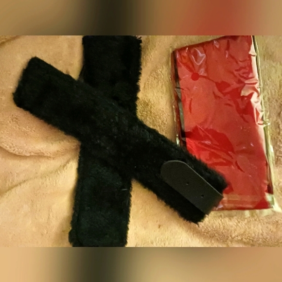 Cuff and blindfold set - Picture 2 of 3